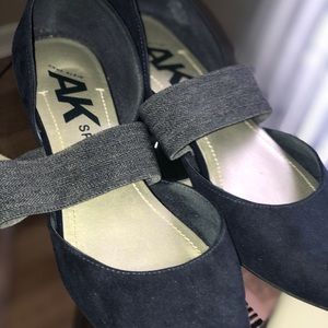 Anne Klein Blue Flats Size 9